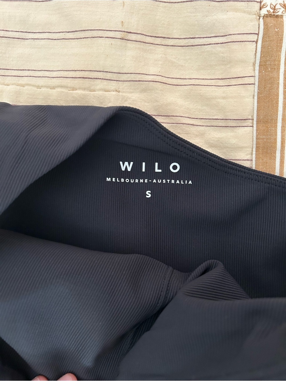 Black wilo one shoulder workout sports bra size small - Picture 2 of 3